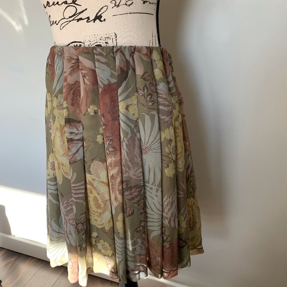 Flowy Print Skirt - Picture 4 of 7